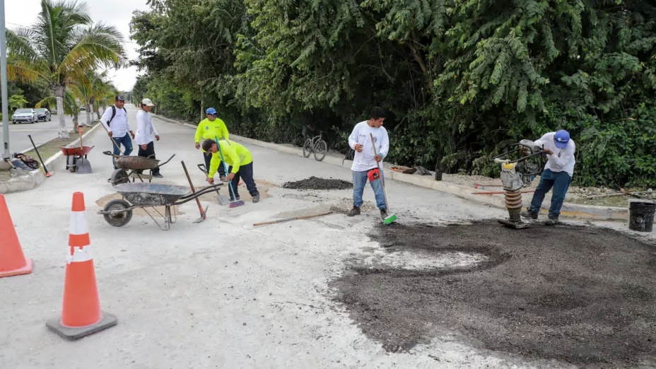Programa de bacheo permanente en Isla Mujeres