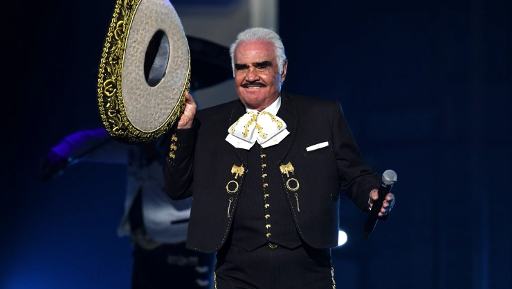 Vicente Fernández es hospitalizado por infección en las vías urinarias