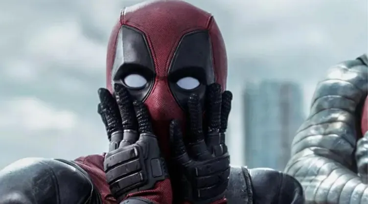 En la imagen, Deadpool hace una referencia a la cara de Macaulay Culkin en ‘Home Alone’