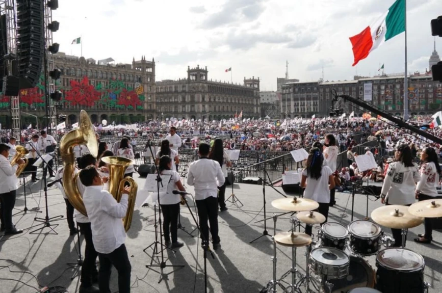 La Banda Filarmónica de Ocotlán toca en el AMLOFEST