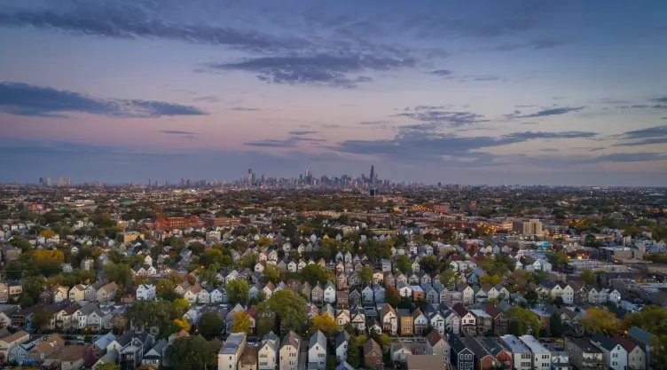 los suburbios de Neperville en un hermoso atardecer