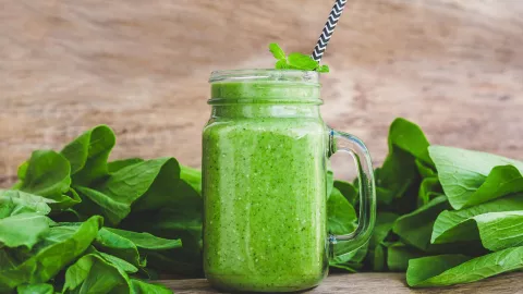 ¿Qué hojas integrar en tu dieta para tener huesos más fuertes?