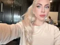 Lady Gaga cabello recogido.jpg