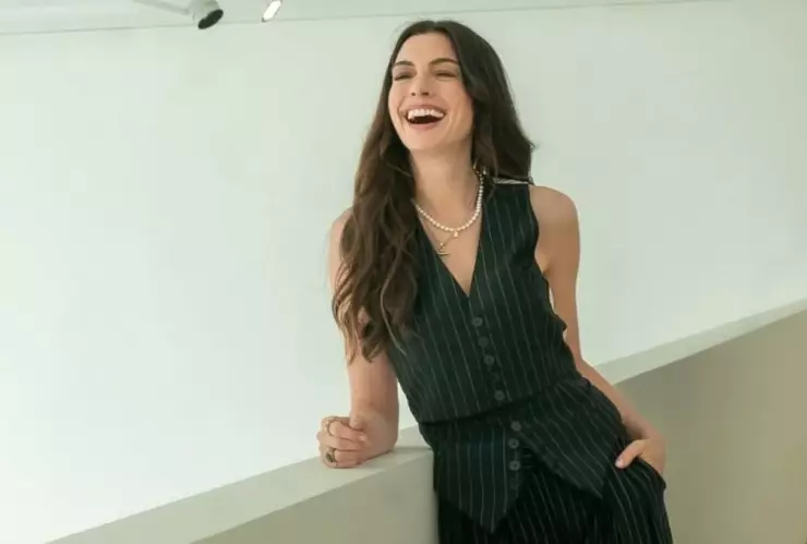 Anne Hathaway sufre terrible caída en la filmación de ‘El Diablo Viste a la Moda 2′