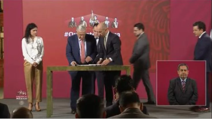 Firma AMLO iniciativa de ley “para poner orden” al outsourcing