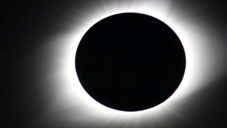 eclipse híbrido abril 2023.jpg