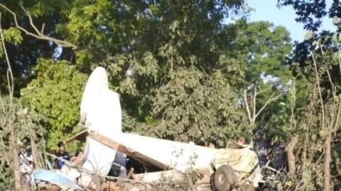¡Tragedia en Chiapas! Se desploma avioneta fumigadora en terreno de secundaria