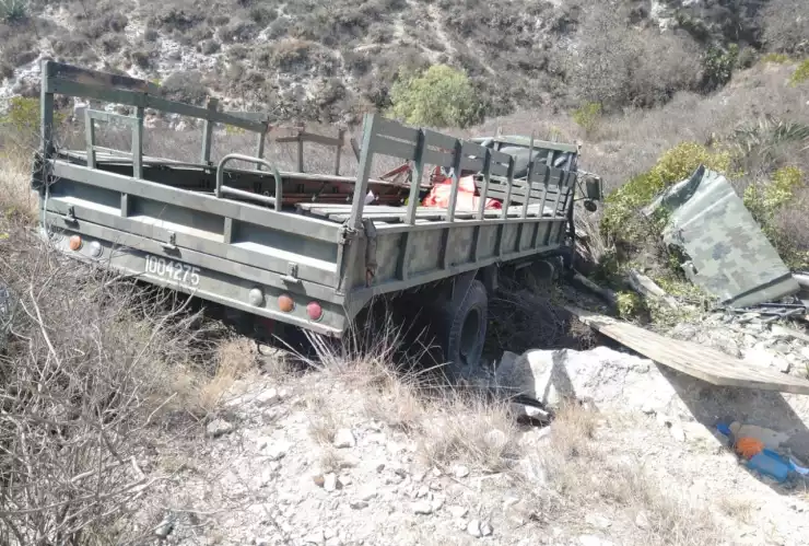Camión de militares a barranco (1).jpeg