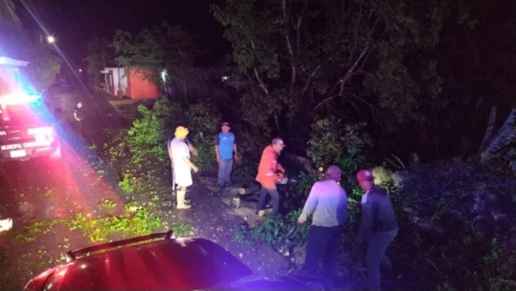 Tormenta causa destrozos en Cacalchén