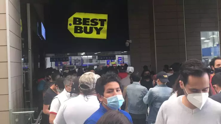 best buy filas liquidacion.jpg