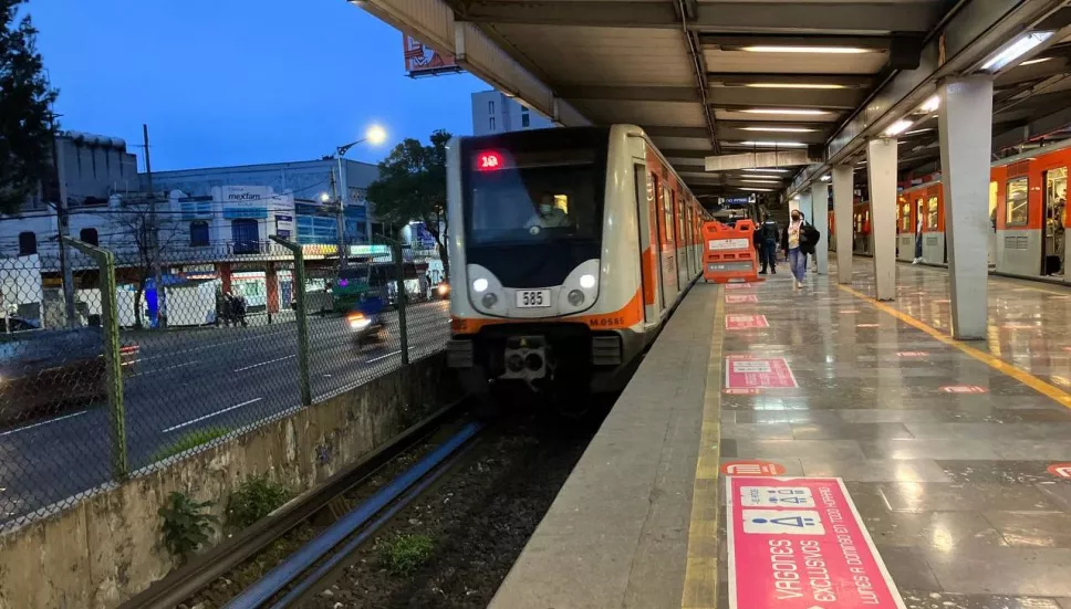 Metro CDMX con retrasos