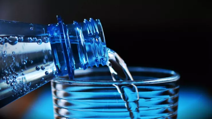 /estilo-de-vida/cual-es-cantidad-agua-debes-tomar-no-deshidratarte