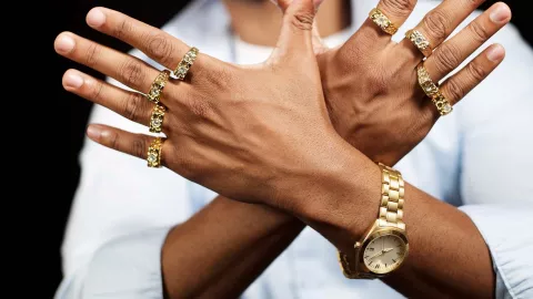 No hay mejores kilates, la elección depende de los gustos de quien lleva las joyas