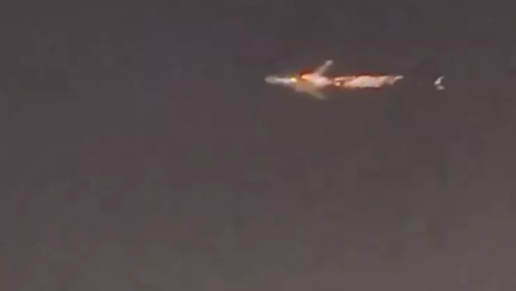 Avión se incendia en pleno vuelo