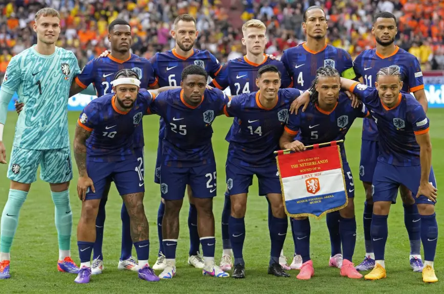 Alineacion de Países Bajos vs Rumania.jpg