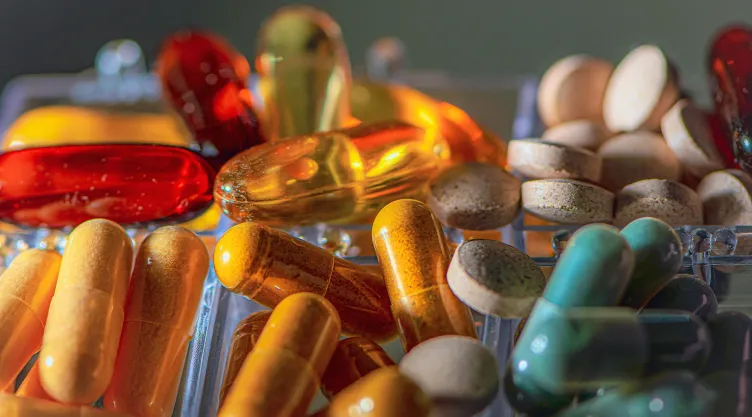 Estas son las dos vitaminas que debes tomar después de los 60 años