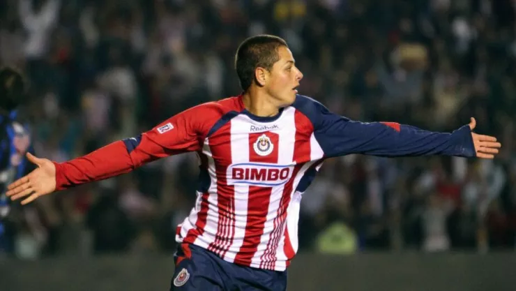Posible alineación de Chivas con la llegada de Chicharito