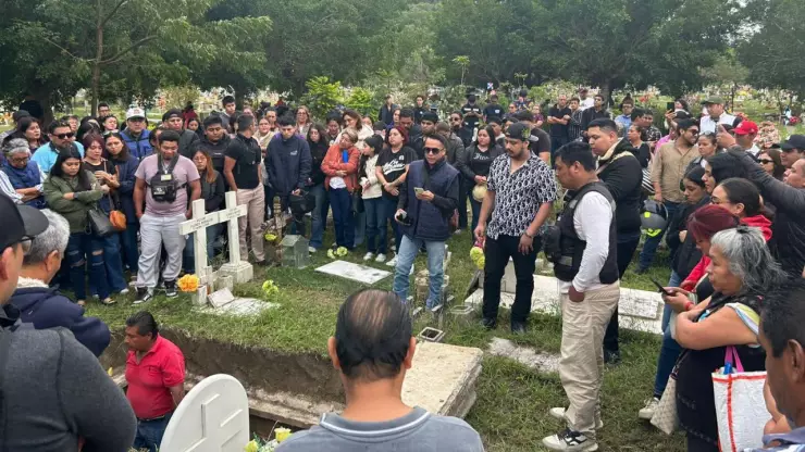 Familiares y colegas acompañaron el último adiós al reportero