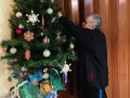 Unos chocolates, unos tenis, una cobija o una bocina son algunos de los deseos de Navidad de los abuelitos del asilo “casa madre Teresa” en Iztapalapa.