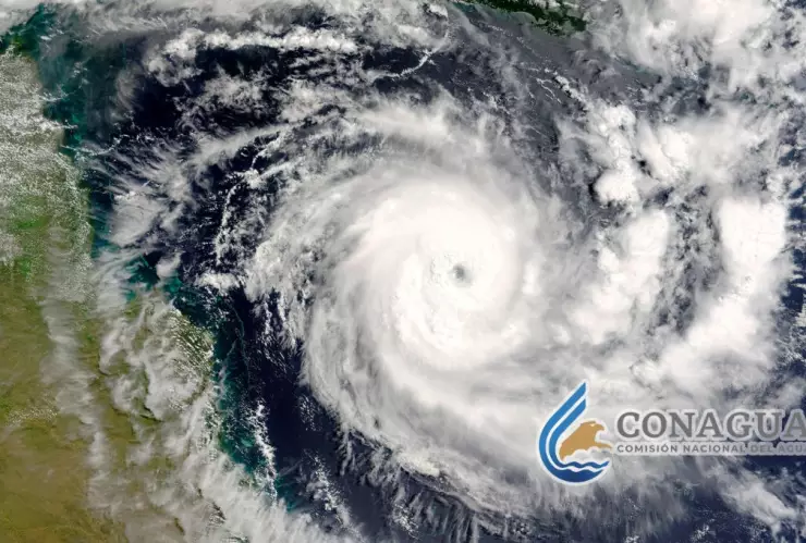 Conagua advierte que ciclón absorberá onda tropical y afectará a estas entidades