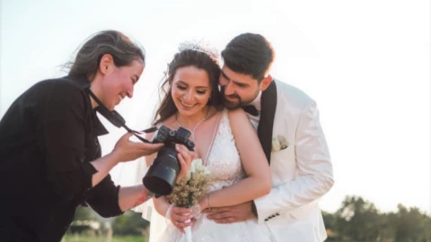 Novios y fotógrfa.jpg