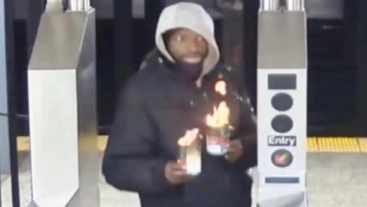 ¡Hombre es incendiado en metro de Nueva York! Maniaco provocó momentos de horror; así fue el ataque