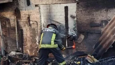 Madre e hijo mueren calcinados en incendio en Tlalnepantla