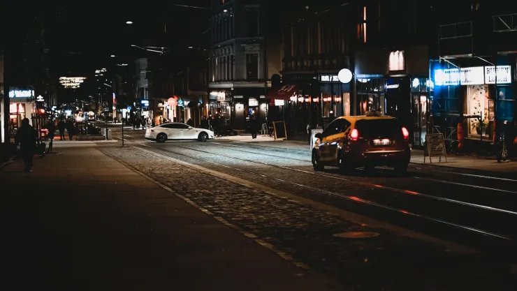 auto volcado en paseo 5 de febrero.jpg