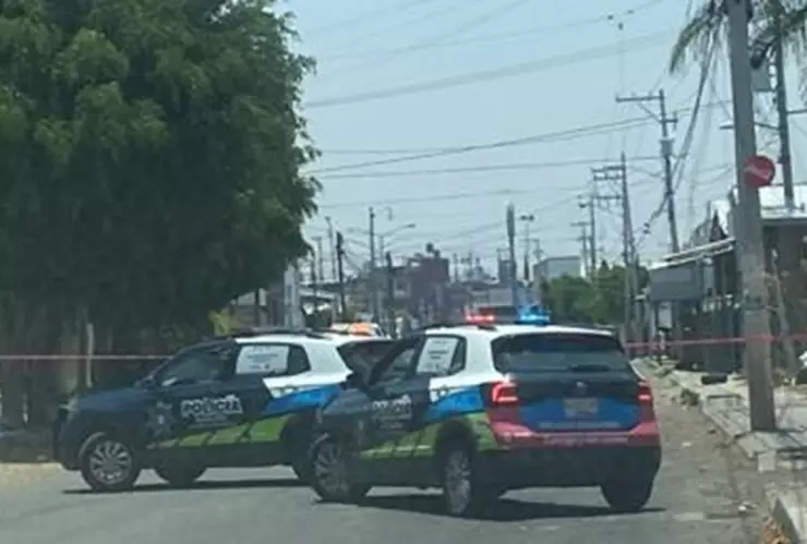 Hallan cuerpo de un hombre en taxis abandonado cerca del Mercado Independencia, Puebla