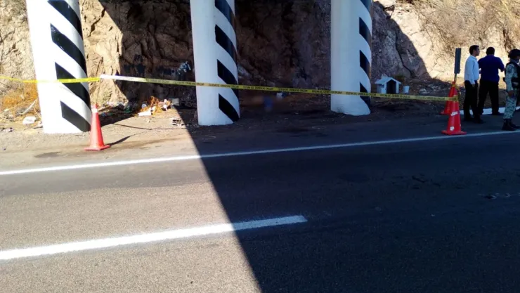 Hombre asesinado en la autopista Benito Juárez La Costera
