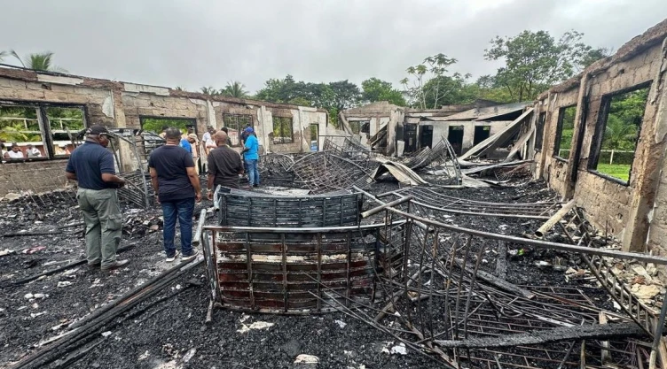 incendio-escuela-guyana-provocado-estudiante