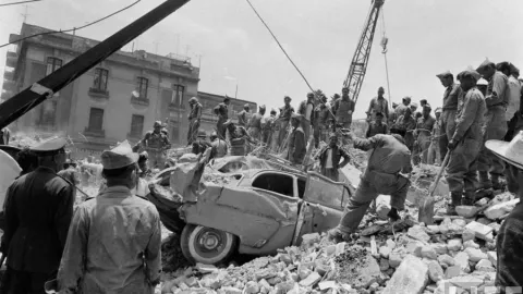 Edificio-colapsado-en-la-esquina-de-Álvaro-Obregón-y-Frontera