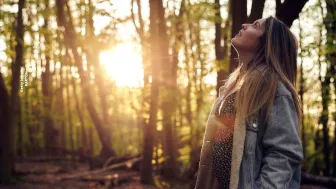 Sabe que es guardián de todo, un superviviente.