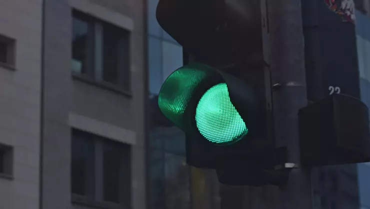 ¡Accidente hoy en Guadalajara! Conductor no respeta el semáforo y provoca un choque que deja varios lesionados