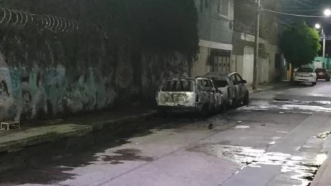 Queman dos autos en Celaya en la colonia Residencial del Valle lunes 23 febrero 2026.png