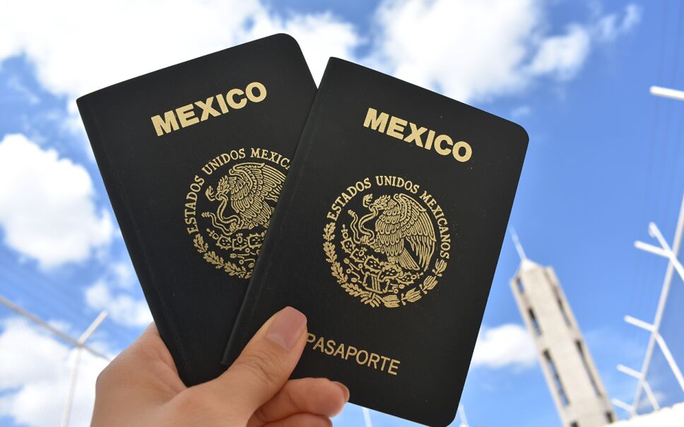 VIDEO: Presentan el nuevo pasaporte electrónico mexicano