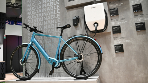 IFA 2024 presenta la bici eléctrica con su cargador anclado a la pared