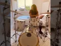 Shakira tocando la bateria.jpg