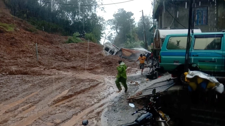 Tifón Doksuri impacta Filipinas con vientos de hasta 240 kilómetros por hora