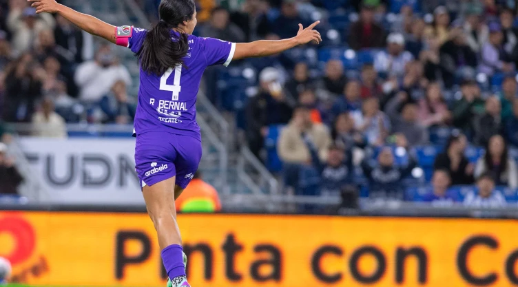 Rebeca Bernal festeja gol con Rayadas en el Clausura 2024