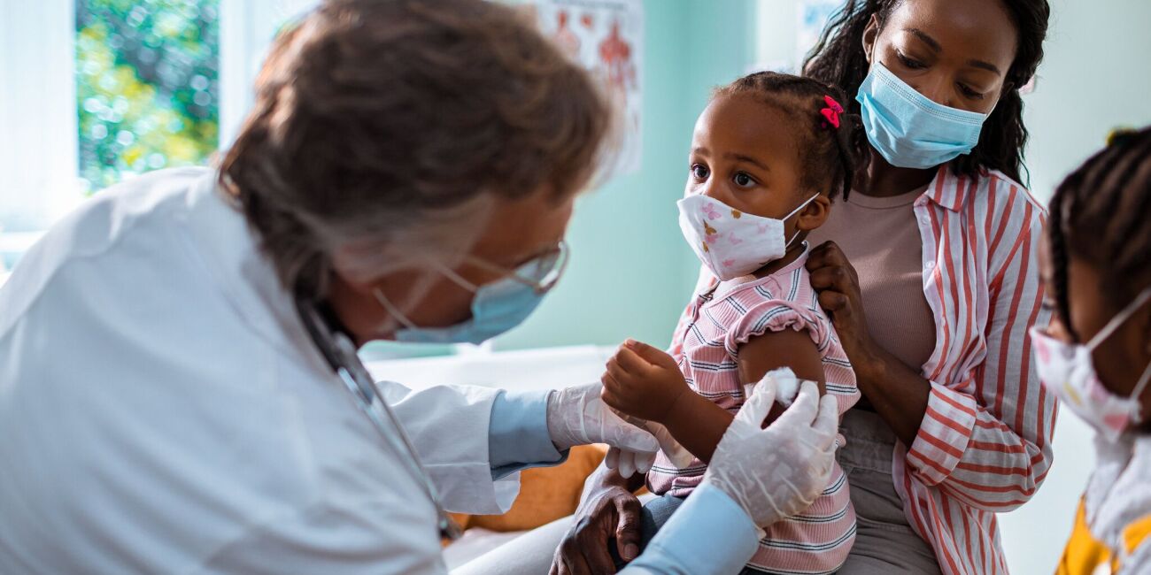 Moderna inicia ensayos clínicos de su vacuna en niños de entre 6 meses a 12 años