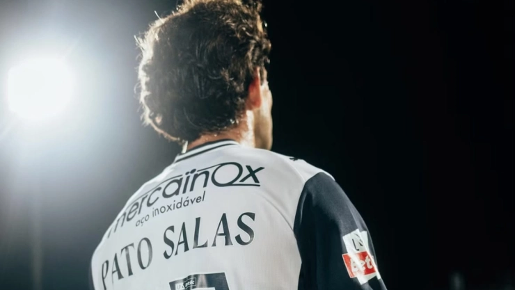 Como en el Club América: Pato Salas sigue sin jugar tras llegar a Europa