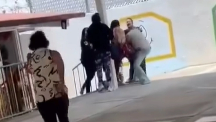 Madre-golpea-a-maestra-de-kínder-en-Pachuca