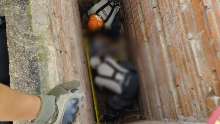 Hombre cae a una tumba en Tlaquepaque, Jalisco