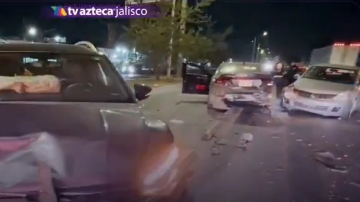 Noche violenta en ZMG: choque a gran velocidad y tres detenidos con municiones en Tlaquepaque