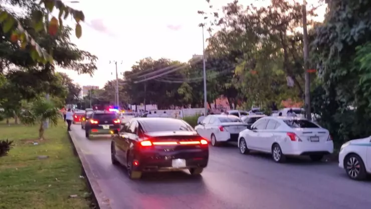 Tráfico lento en Av. Andrés Quintana Roo de Cancún
