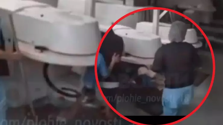 ¡ATERRADOR! Mujer muere triturada en panadería y momento queda grabado