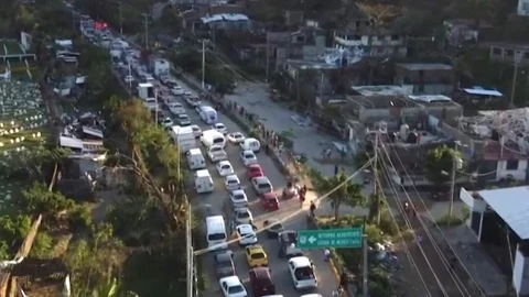 enormes-filas-autopista-del-sol-regreso-turistas-cdmx-huracan-otis-acapulco