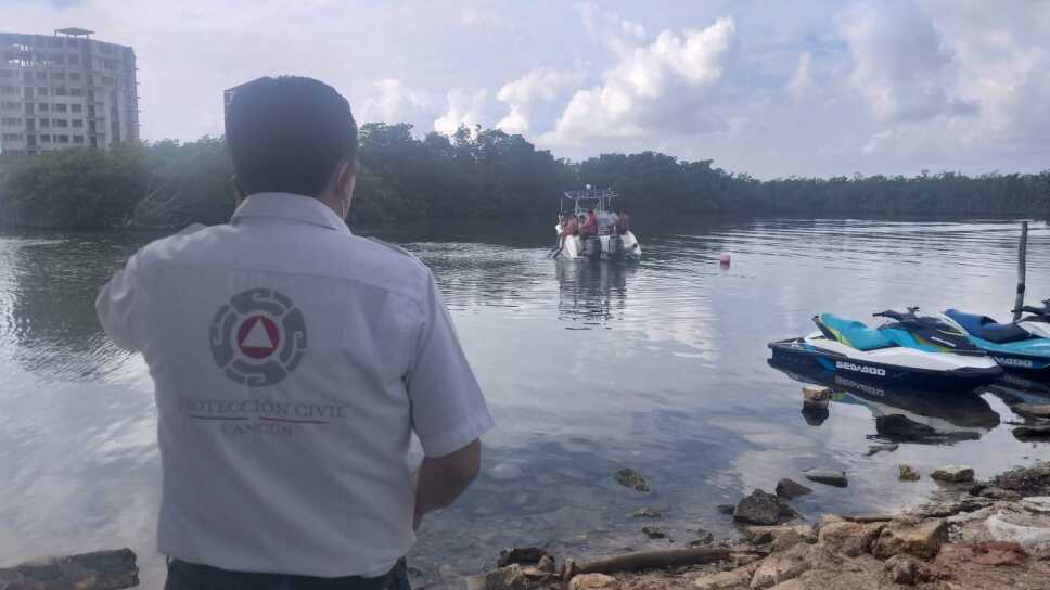Desaparece hombre en la Laguna Nichupté tras caer de una moto de agua