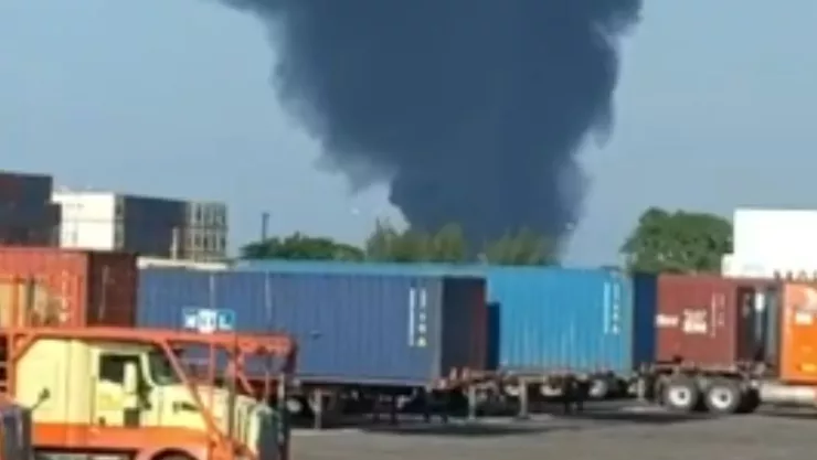 Incendio en recinto portuario